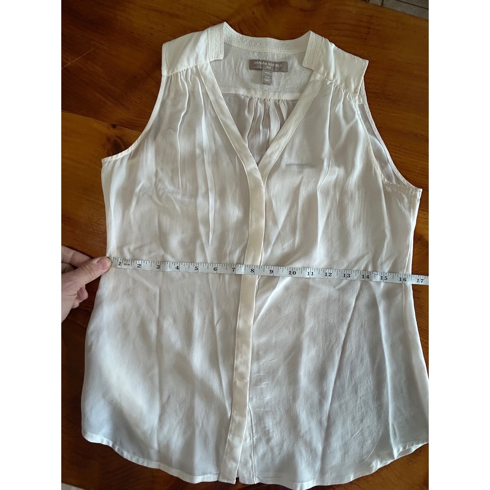 Banana Republic Silk Sleeveless Blouse XS Petite White Hidden Button Shell Top - Picture 4 of 7